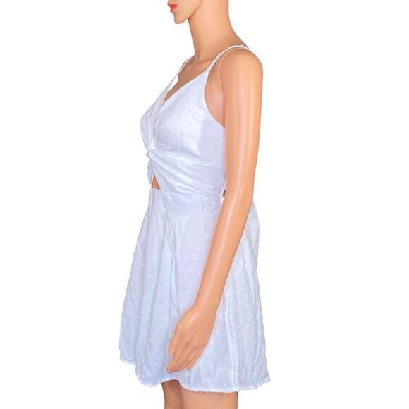 Casual Boho Swiss Dot Romper Front Cutout Tie Backless Cami Womens Size Small - Picture 4 of 5